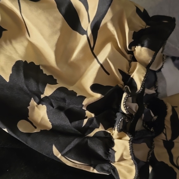 Black & Beige Top - Picture 7 of 7